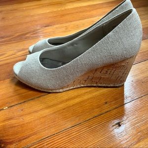 Kelly & Katie Canvas Wedge Open toe NWOT